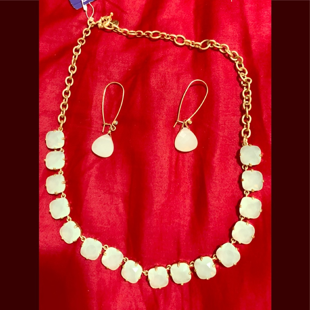 Light Green stone & gold tone necklace set